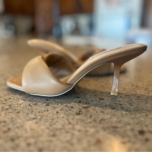 Women's Steve Madden Nude Leather sandal Size 7